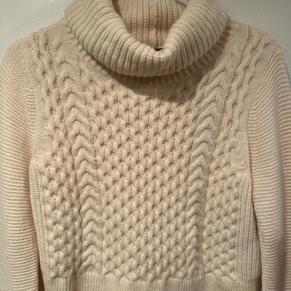 Club Monaco Cropped Cream Cable Knit Turtleneck Sweater